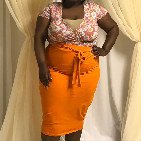 Orange two piece set - Picture 4 of 4